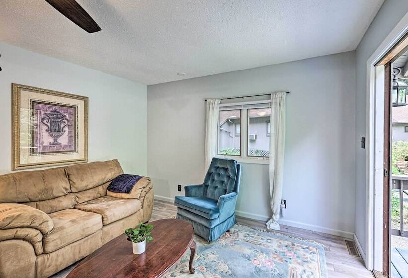 Peaceful Roan Mountain Escape: On Site Creek!