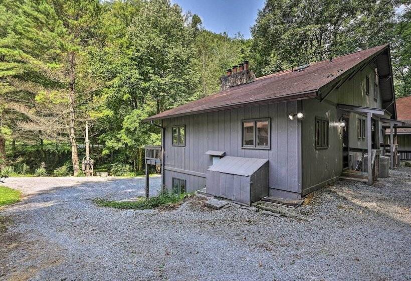 Peaceful Roan Mountain Escape: On Site Creek!