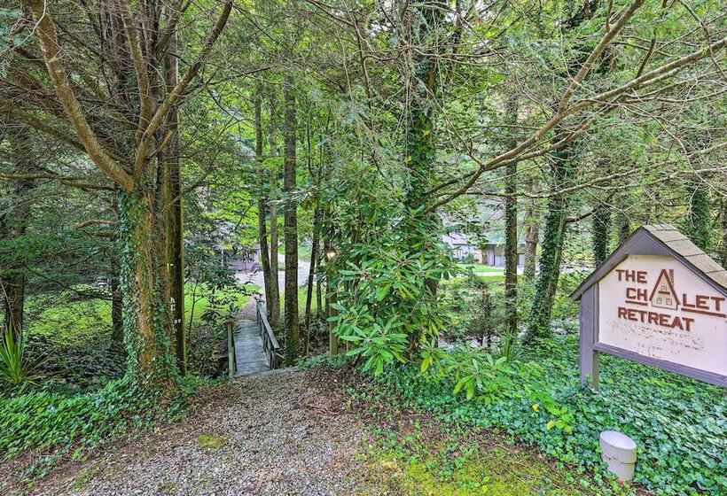 Peaceful Roan Mountain Escape: On Site Creek!