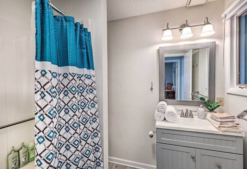 Peaceful Roan Mountain Escape: On Site Creek!