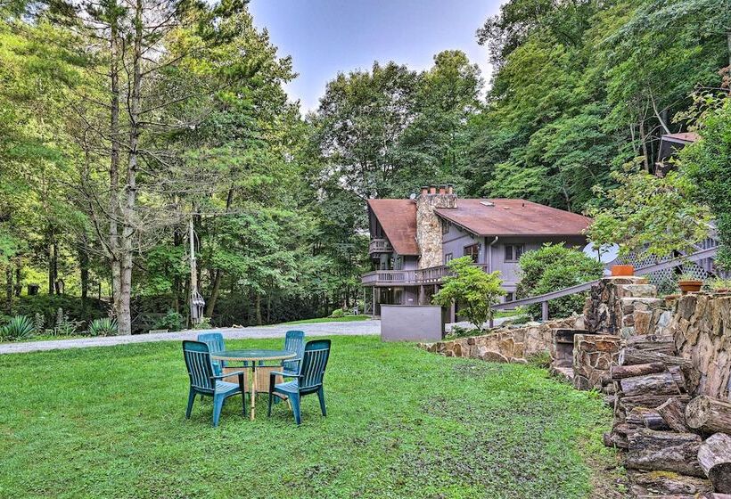 Peaceful Roan Mountain Escape: On Site Creek!