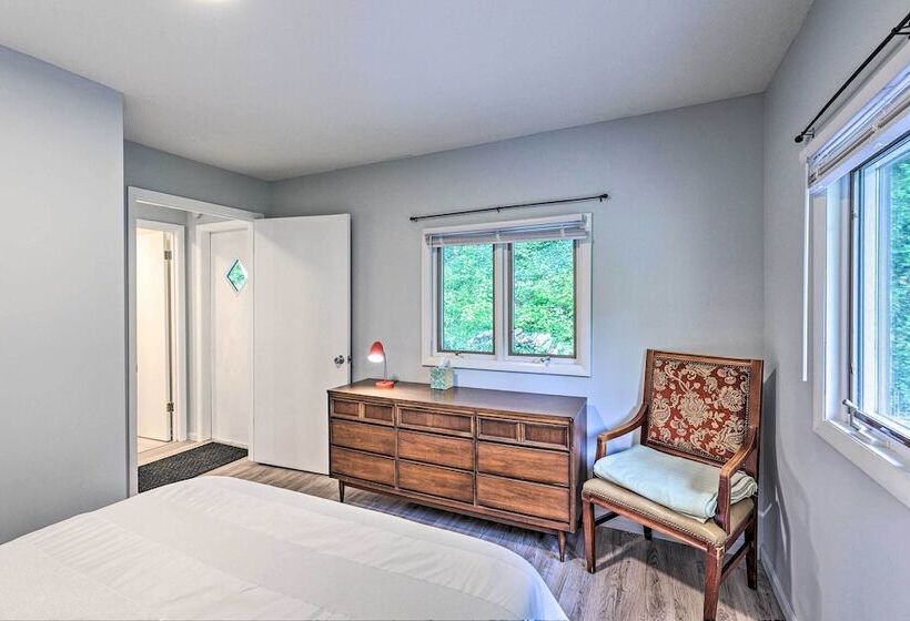 Peaceful Roan Mountain Escape: On Site Creek!