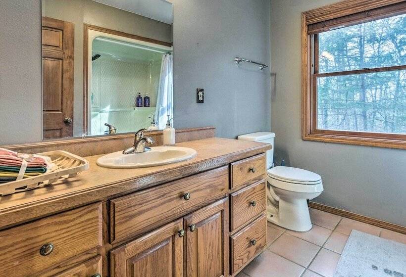 Peaceful Russellville Cabin Close To Lakes!