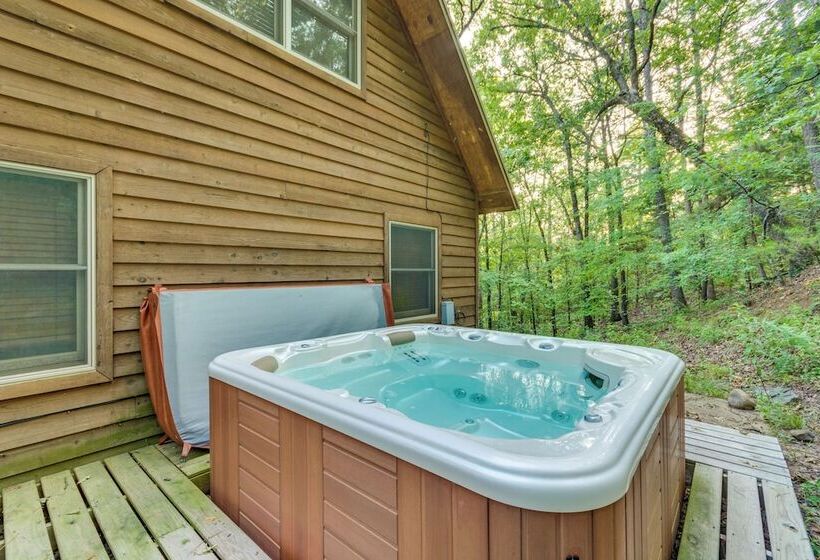 Peaceful Russellville Cabin Close To Lakes!