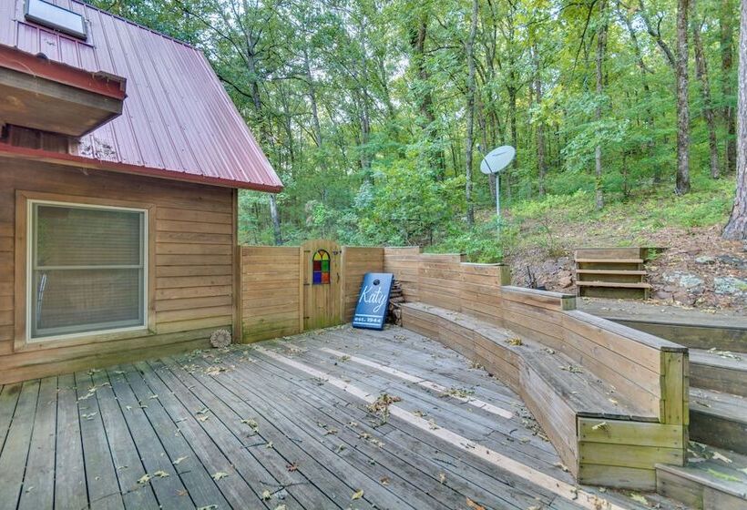 Peaceful Russellville Cabin Close To Lakes!