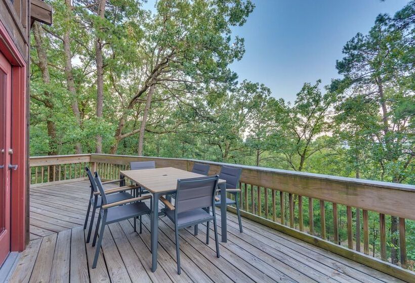 Peaceful Russellville Cabin Close To Lakes!