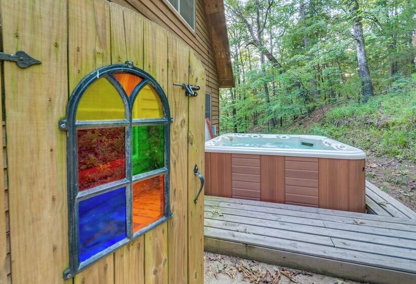 Peaceful Russellville Cabin Close To Lakes!