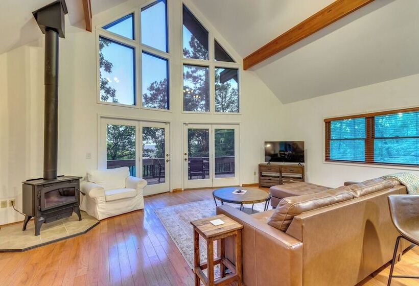 Peaceful Russellville Cabin Close To Lakes!