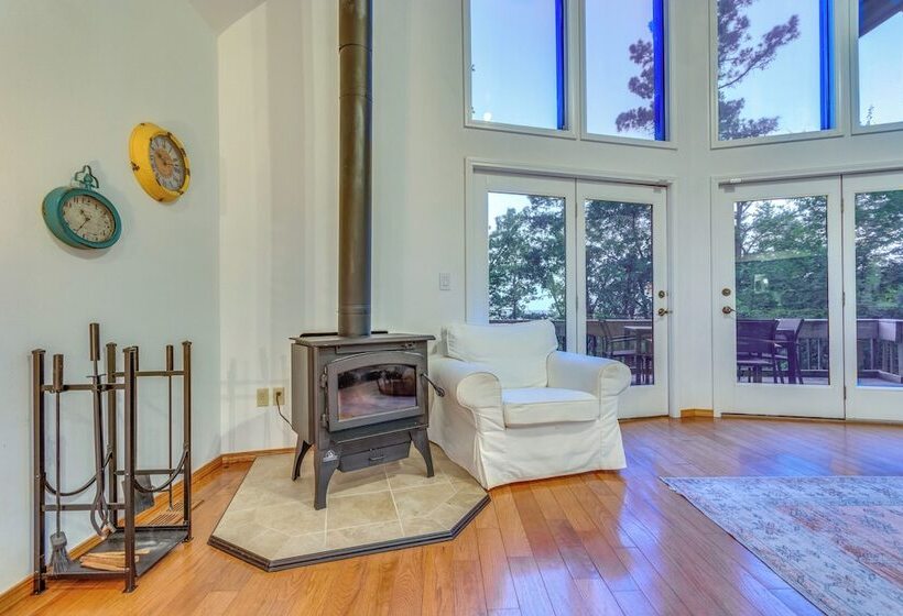 Peaceful Russellville Cabin Close To Lakes!