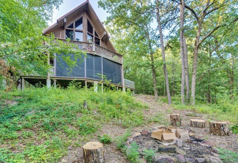 Peaceful Russellville Cabin Close To Lakes!