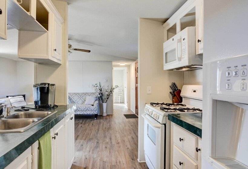 Peaceful Sandia Park Retreat W/ Deck & Views!