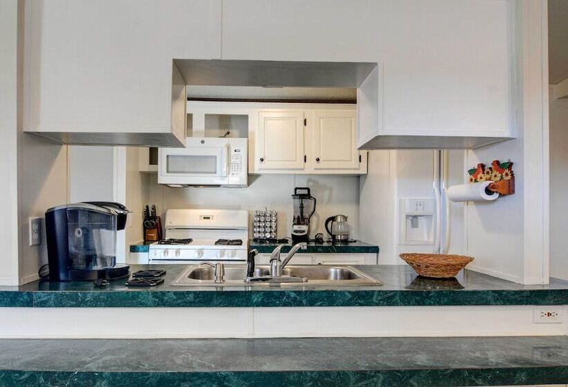 Peaceful Sandia Park Retreat W/ Deck & Views!