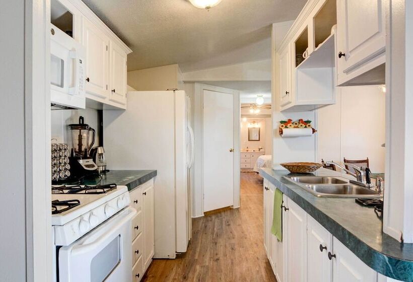 Peaceful Sandia Park Retreat W/ Deck & Views!