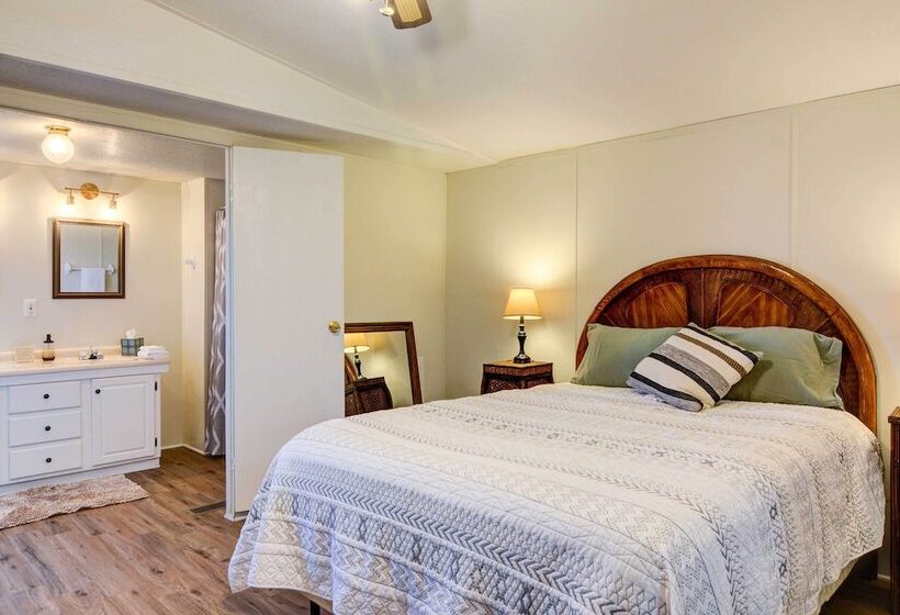 Peaceful Sandia Park Retreat W/ Deck & Views!