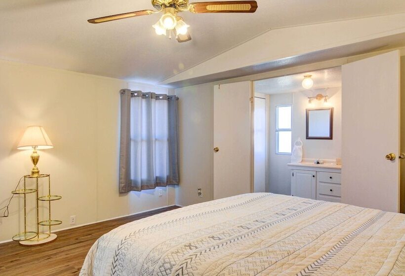 Peaceful Sandia Park Retreat W/ Deck & Views!