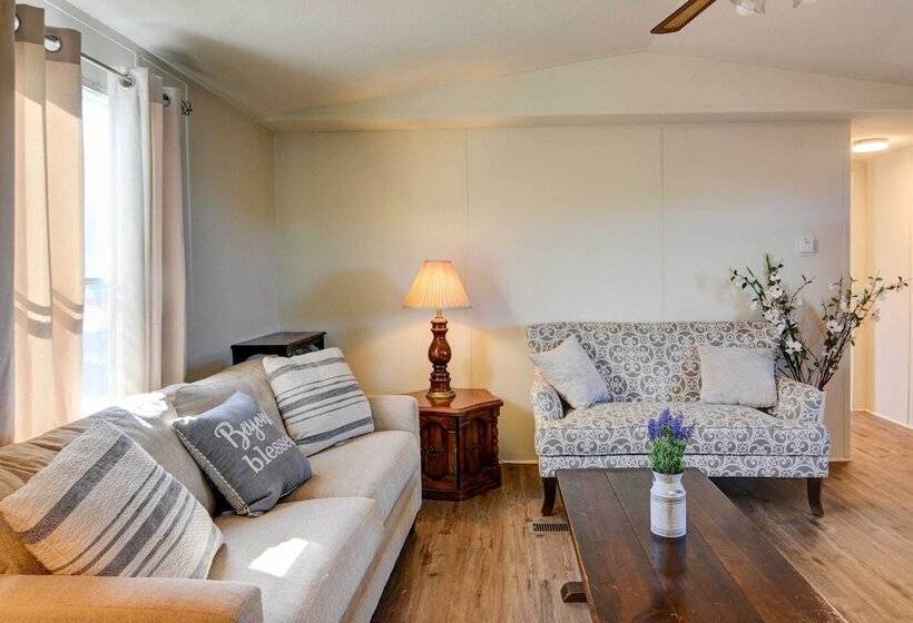 Peaceful Sandia Park Retreat W/ Deck & Views!