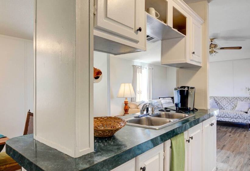 Peaceful Sandia Park Retreat W/ Deck & Views!