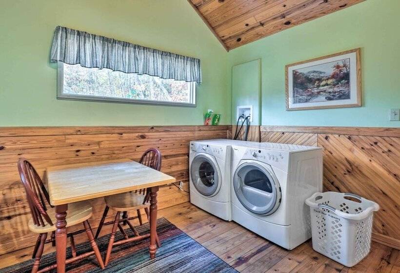 Peaceful Sevierville Cabin W/ Hot Tub & Fire Pit!