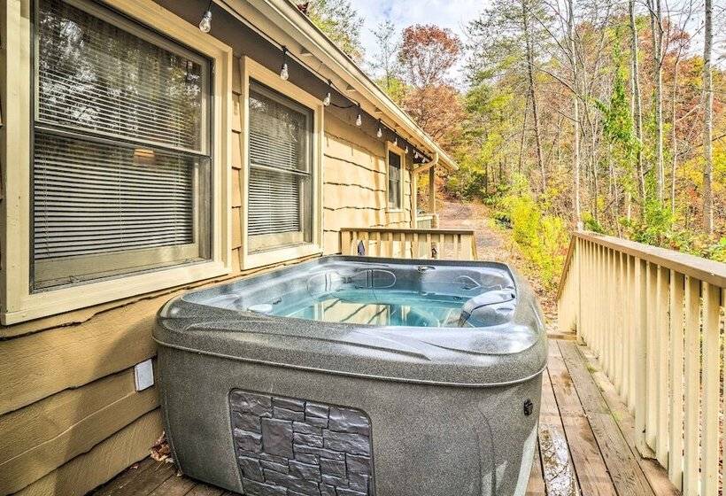 Peaceful Sevierville Cabin W/ Hot Tub & Fire Pit!