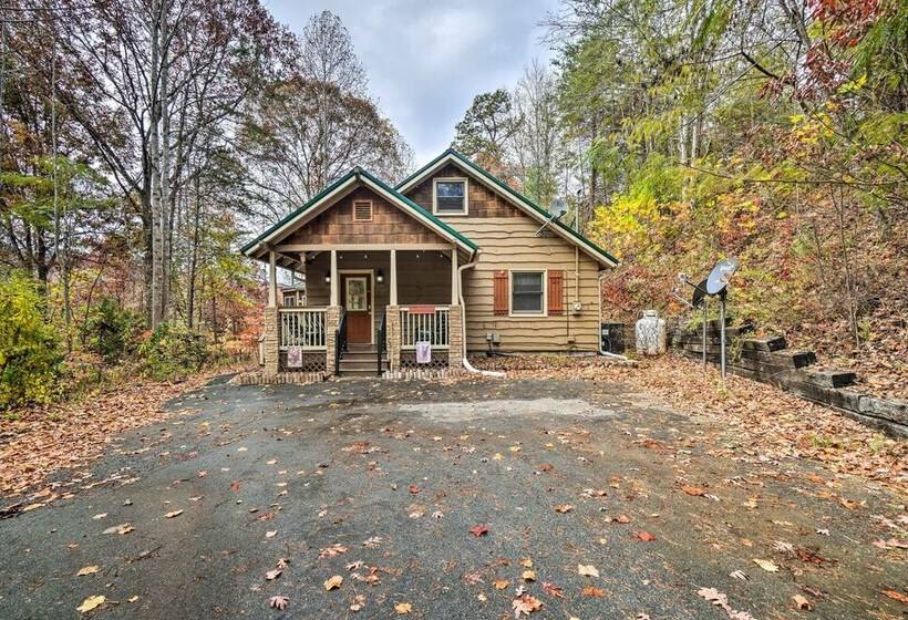 Peaceful Sevierville Cabin W/ Hot Tub & Fire Pit!