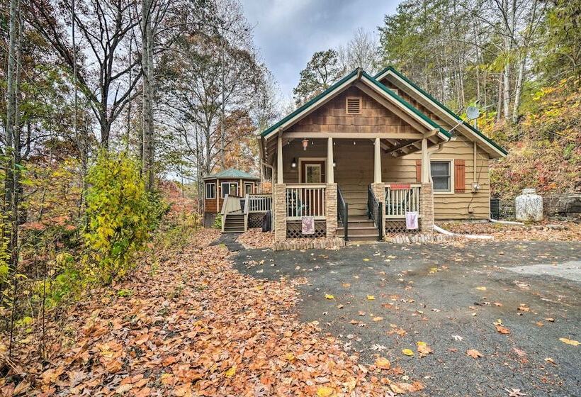 Peaceful Sevierville Cabin W/ Hot Tub & Fire Pit!