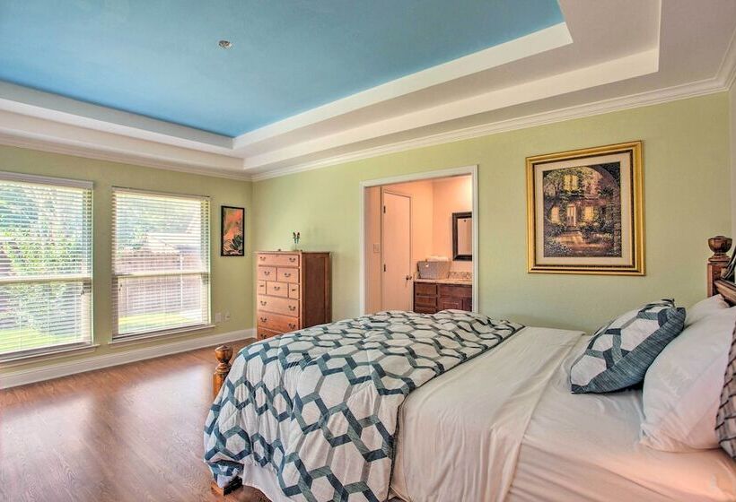 Peaceful Waxahachie Home W/ Private Backyard!