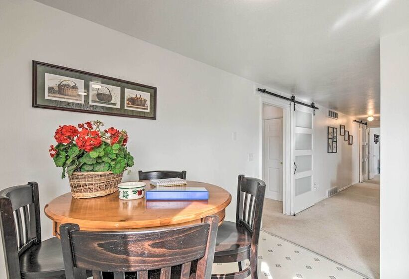 Pet Friendly Aurora House W/ Mountain Views!