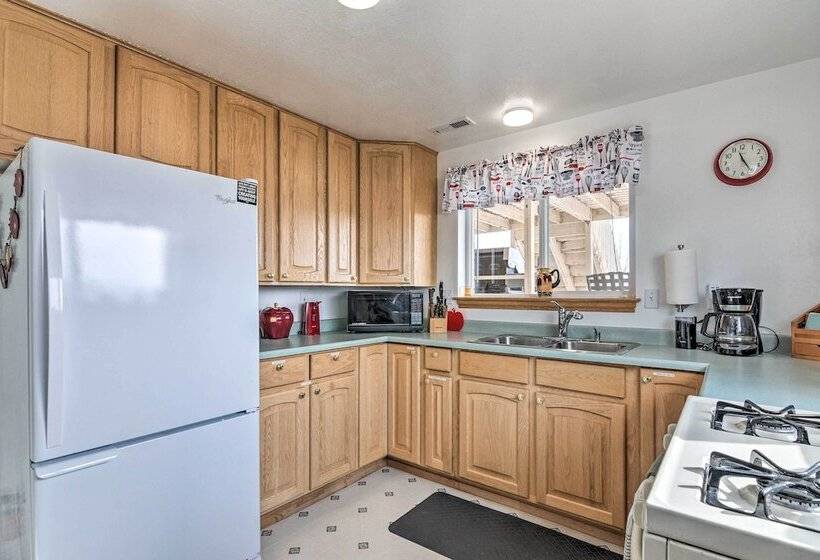Pet Friendly Aurora House W/ Mountain Views!