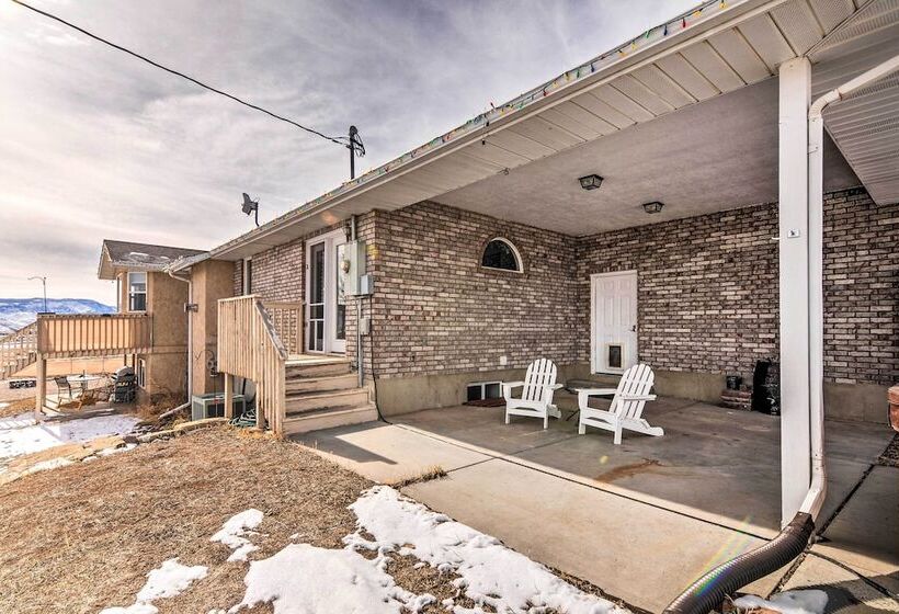 Pet Friendly Aurora House W/ Mountain Views!