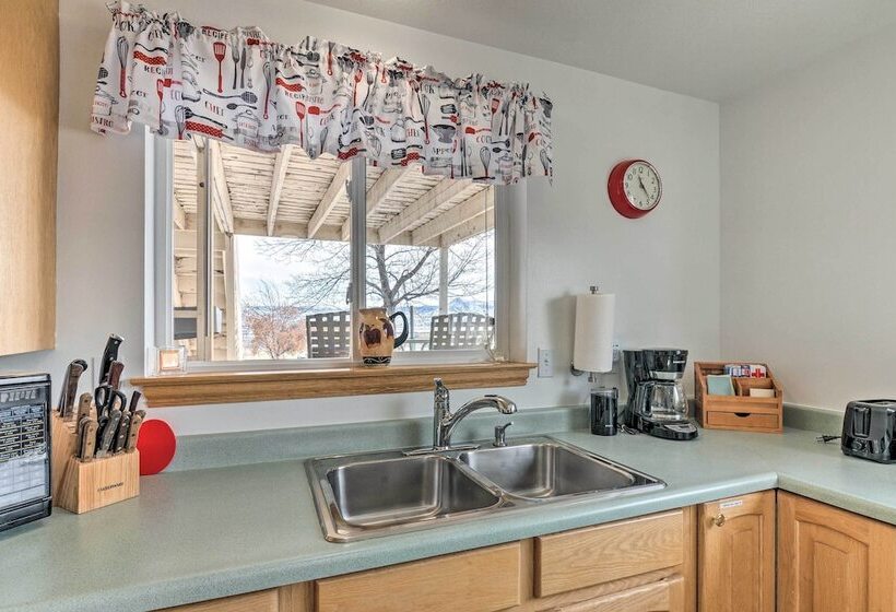 Pet Friendly Aurora House W/ Mountain Views!