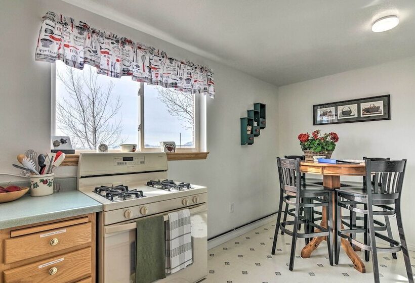 Pet Friendly Aurora House W/ Mountain Views!