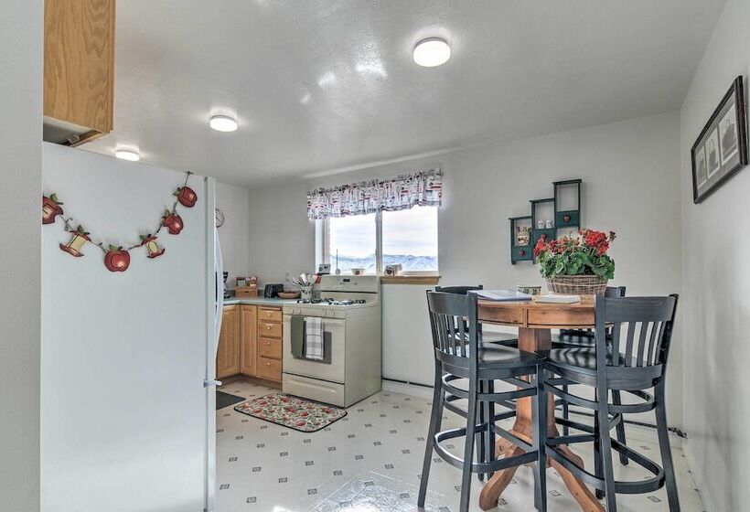 Pet Friendly Aurora House W/ Mountain Views!