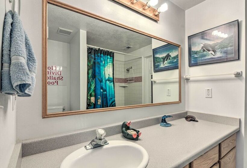 Pet Friendly Aurora House W/ Mountain Views!