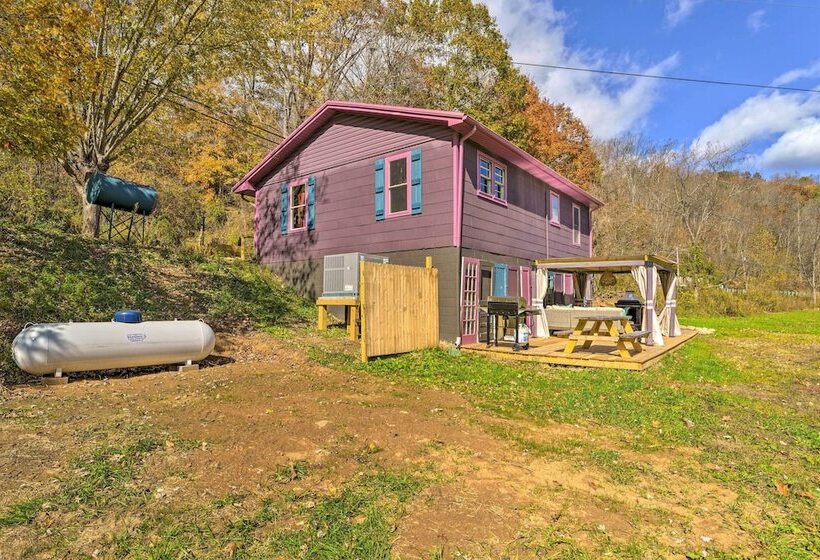 Pet Friendly Bakersville Cottage W/ Views!