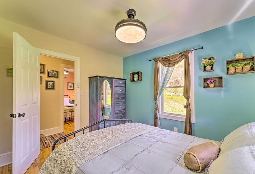 Pet Friendly Bakersville Cottage W/ Views!