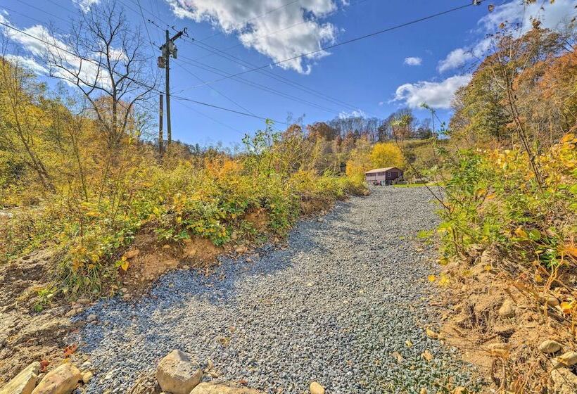 Pet Friendly Bakersville Cottage W/ Views!