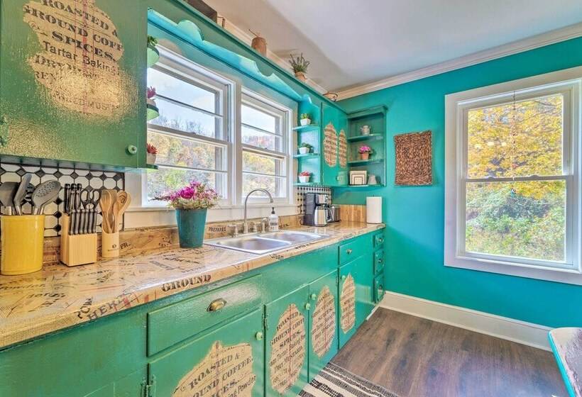 Pet Friendly Bakersville Cottage W/ Views!