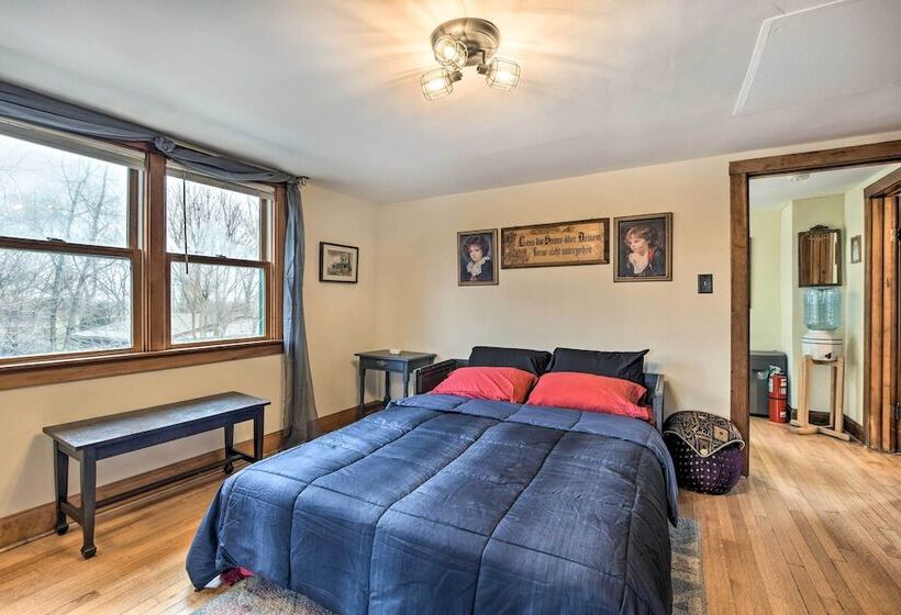 Pet Friendly Bartlett Farmhouse W/ Deck!