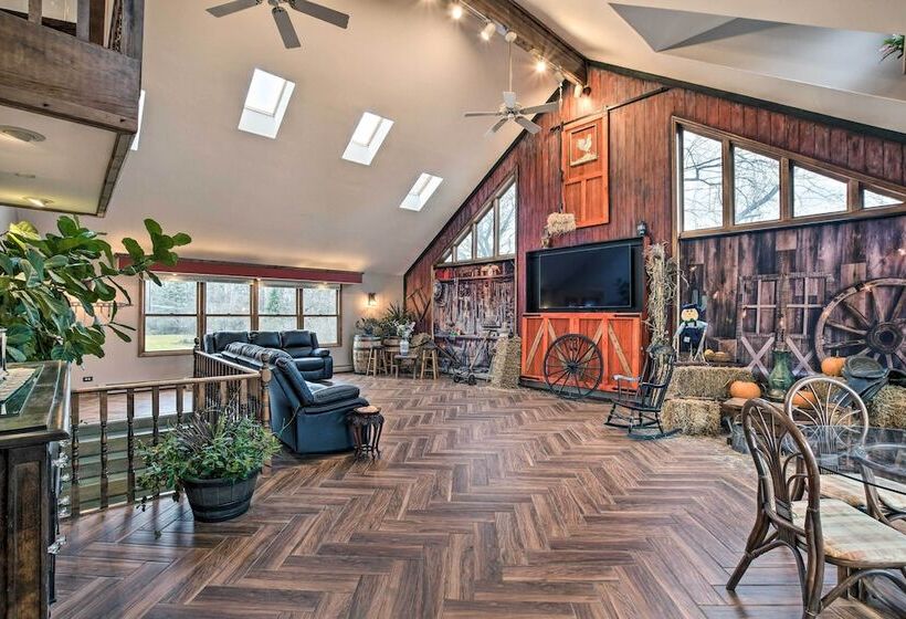 Pet Friendly Bartlett Farmhouse W/ Deck!
