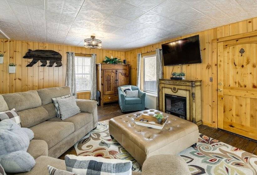 Pet Friendly Gatlinburg Cabin W/ Game Room!