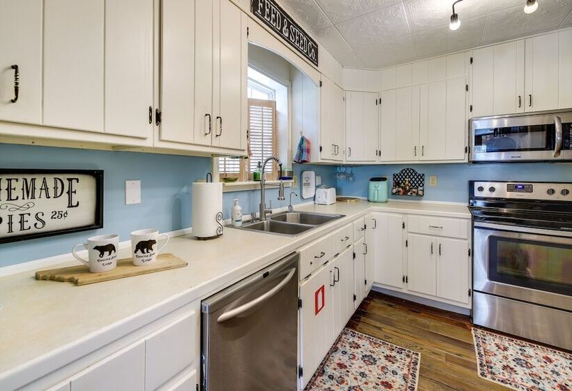 Pet Friendly Gatlinburg Cabin W/ Game Room!