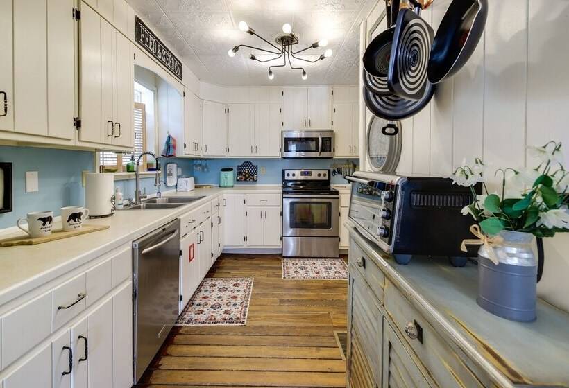 Pet Friendly Gatlinburg Cabin W/ Game Room!