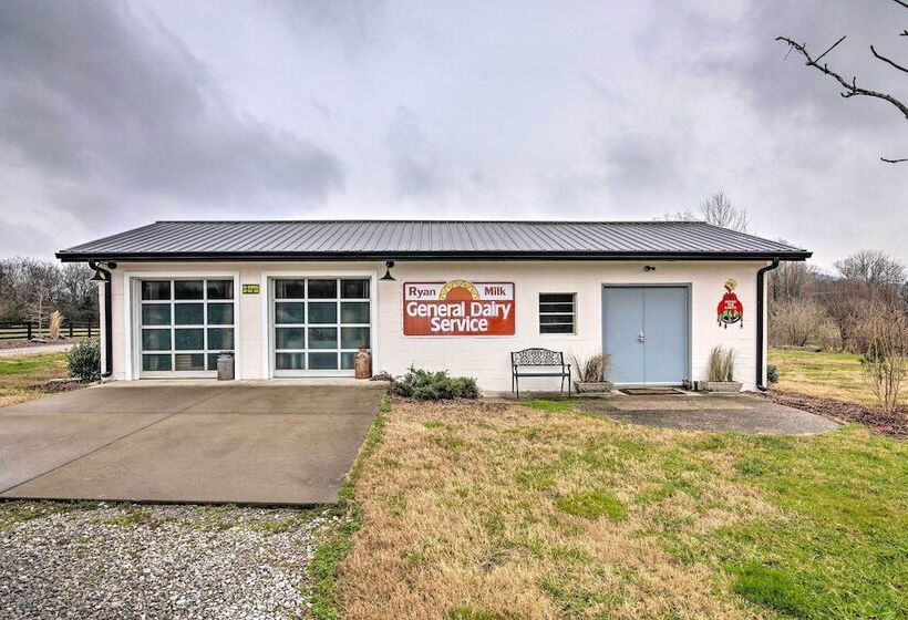 Pet Friendly  Milk Barn Cottage  On 15 Acres!