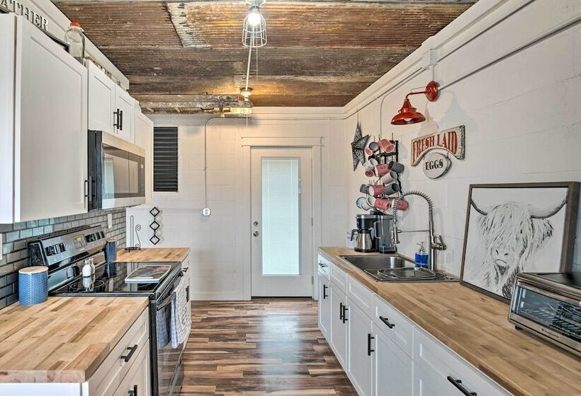 Pet Friendly  Milk Barn Cottage  On 15 Acres!