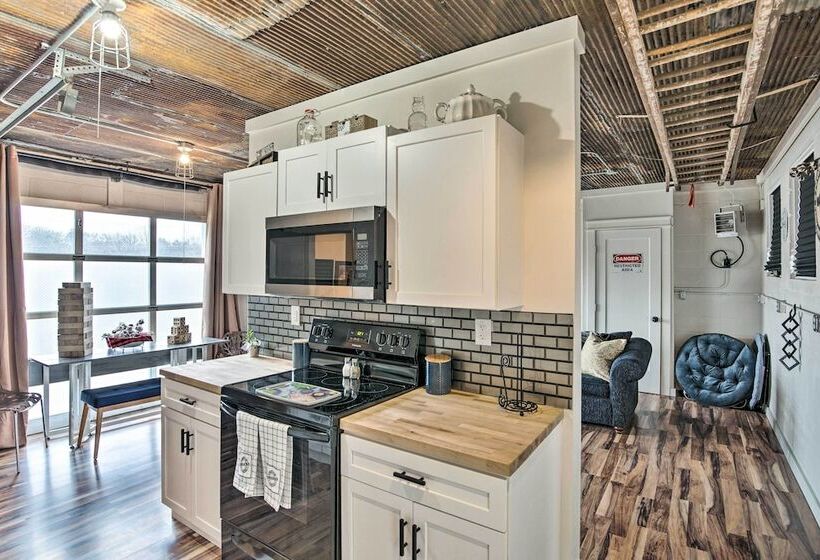 Pet Friendly  Milk Barn Cottage  On 15 Acres!