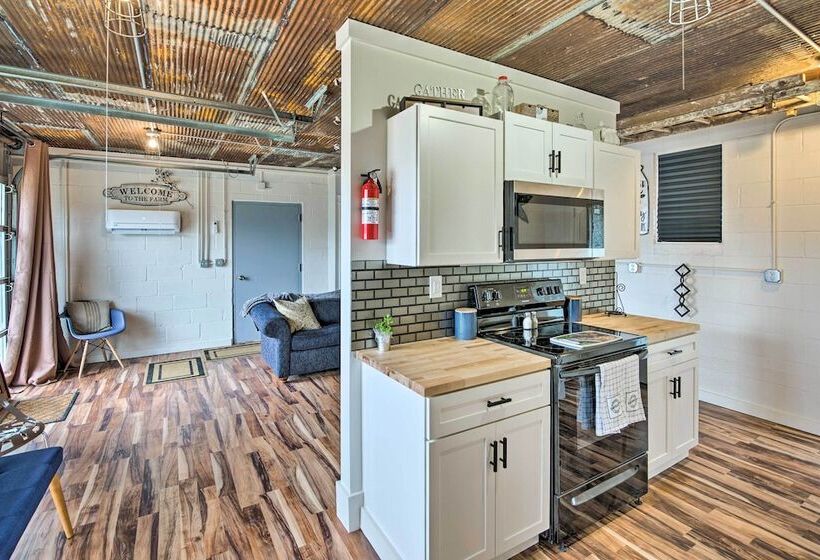 Pet Friendly  Milk Barn Cottage  On 15 Acres!