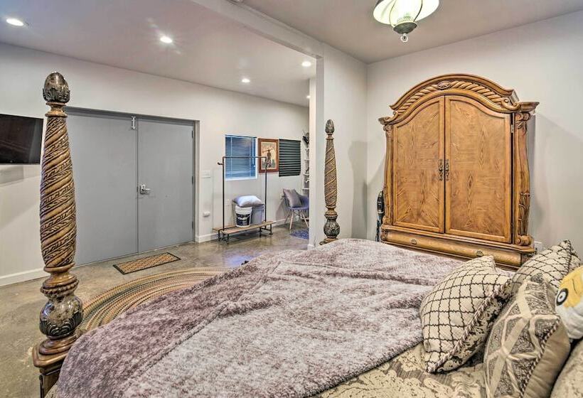 Pet Friendly  Milk Barn Cottage  On 15 Acres!