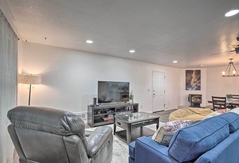 Pet Friendly Pnw Home, 1 Mi To Rockaway Beach