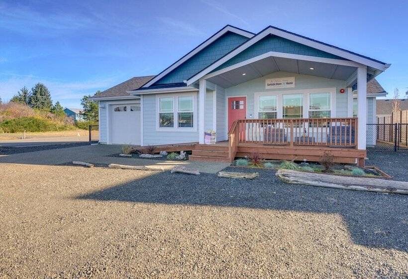 Pet Friendly Retreat W/ Fenced Yard, Walk To Beach