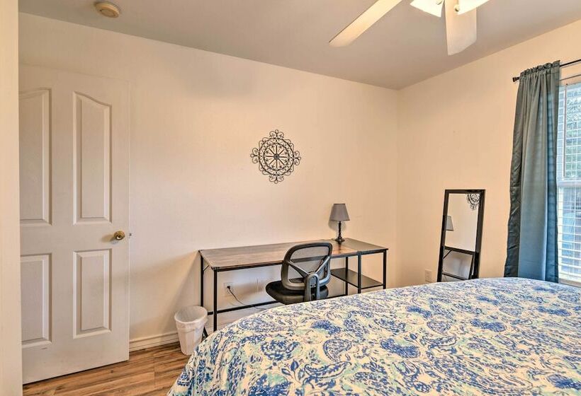 Pet Friendly Rockport Home ~ 4 Mi To Beach!